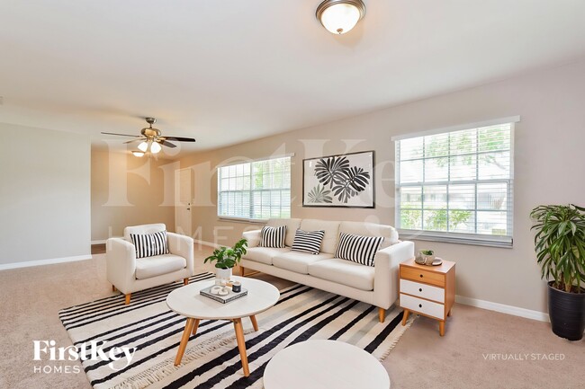 Foto del edificio - 833 Pine Forest Trail W