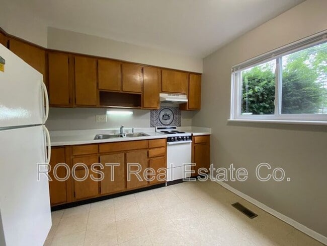 Foto del edificio - 906 W Lake Ave