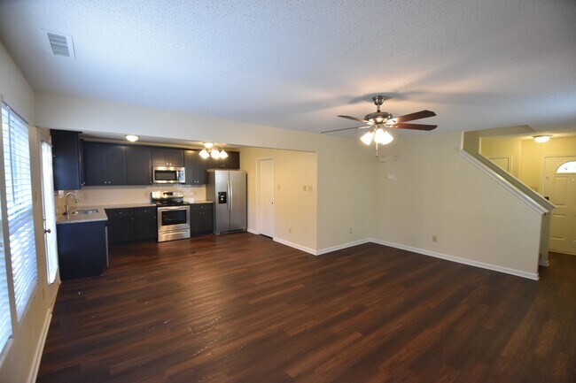 Building Photo - 2032 Dunsmore Ln