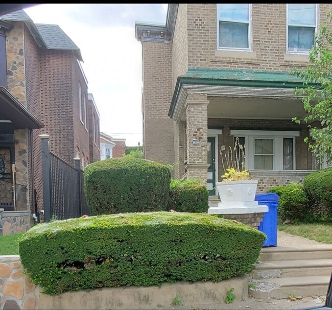 Photo - 606 N 64th St Apartment