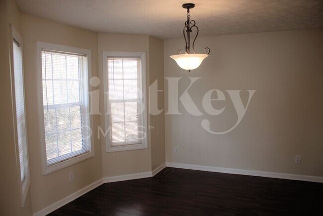 Foto del edificio - 3930 Pine Tree Ln