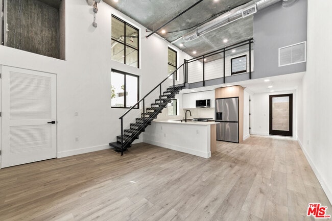 Building Photo - 11013 Hartsook St