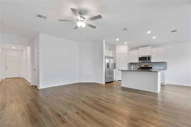 Foto del edificio - 173 River Rise Rd