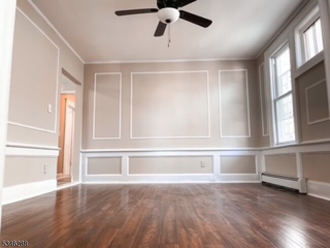 Building Photo - 596 S 19th St