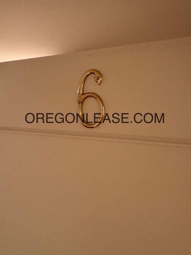 Foto del edificio - 1 bedroom 1 bath downtown apartment - available now