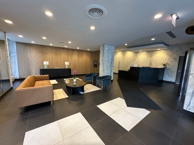 Foto del edificio - 222 E Pearson St