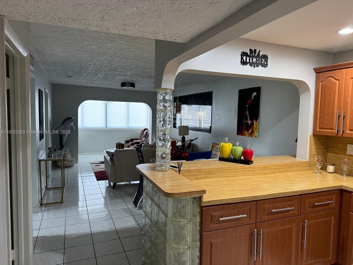 Foto principal - 6090 W 18th Ave