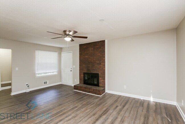 Foto del edificio - REDUCED- Now offering $1000 off first full...