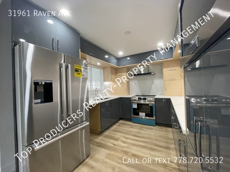 Primary Photo - Large Family Home