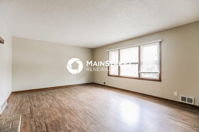 Foto del edificio - 3 Bedroom Pet-Friendly Home in Kansas City, MO with Main Street Renewal