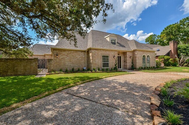 Foto del edificio - 15727 Walkwood Dr