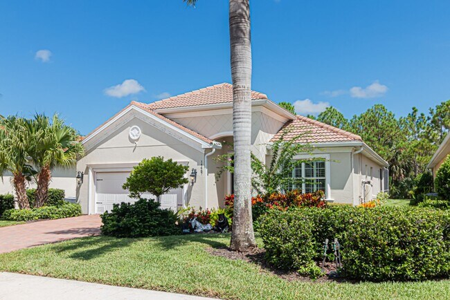 Foto del edificio - Seasonal or Annual Luxury Home With Pool in Reflection Lakes