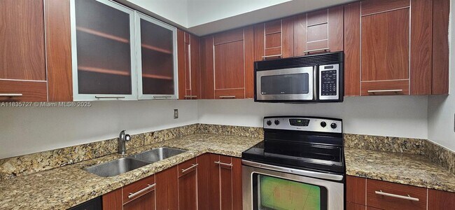 Foto del edificio - 3300 NE 191st St
