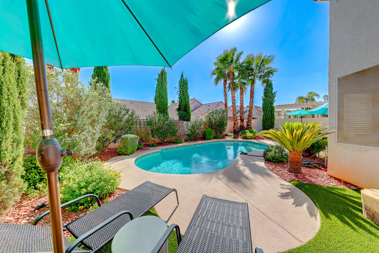 Piscina, sol y diversión - 8917 Canyon Springs Dr