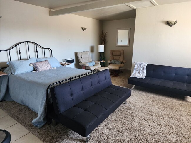 Building Photo - Furnished Studio in Oceanside