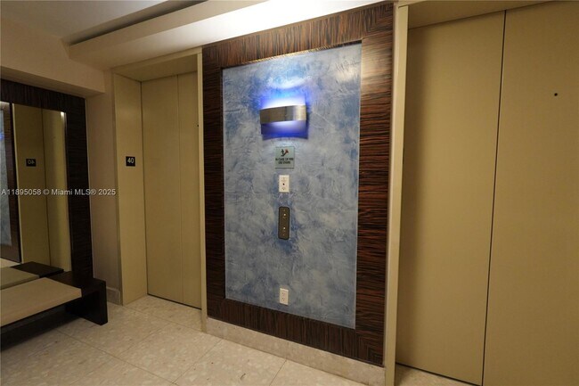 Foto del edificio - 185 SW 7th St