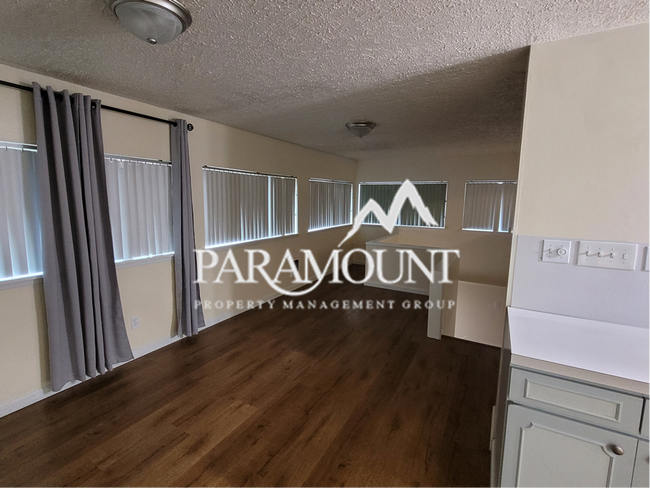 Foto del edificio - 2 Bedroom Fresh On The Market!