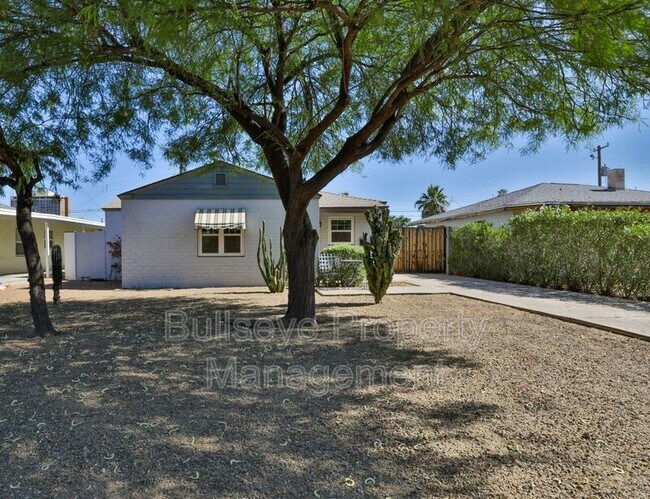 Building Photo - 326 E Whitton Ave