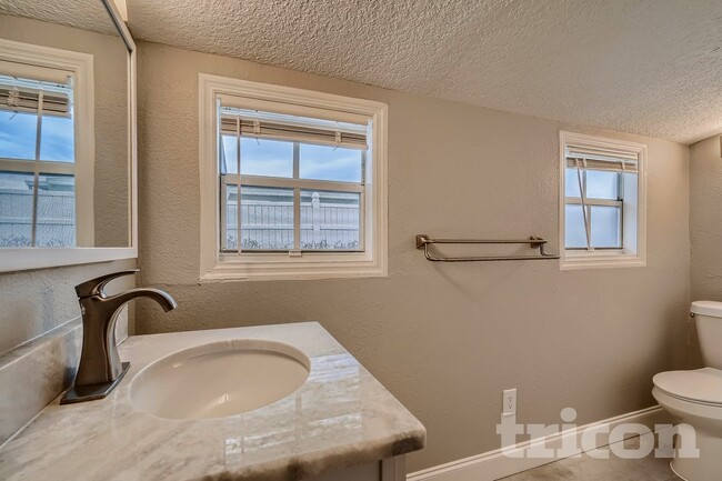 Foto del edificio - 1125 Michigan Dr N