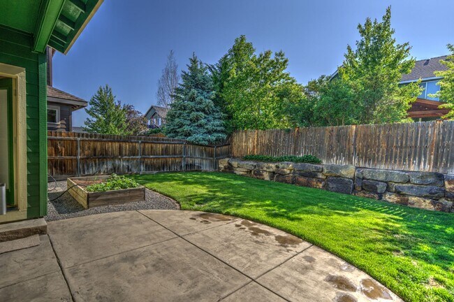 Foto del edificio - 63036 NE Amherst Pl