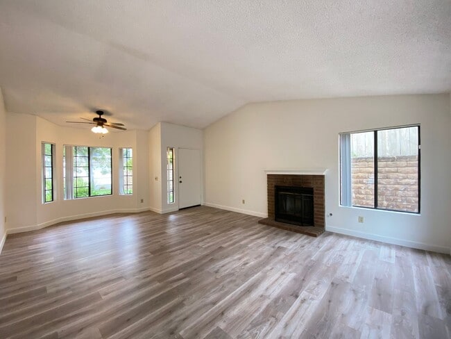 Building Photo - 3Bd/2.5Ba 2 Story House in Shadowridge!