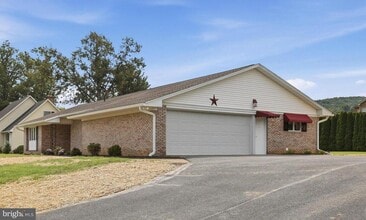Building Photo - 11475 Pine Hill Dr