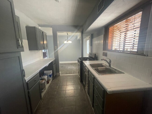 Foto del edificio - Large 3/2-Sam Houston Subdivision