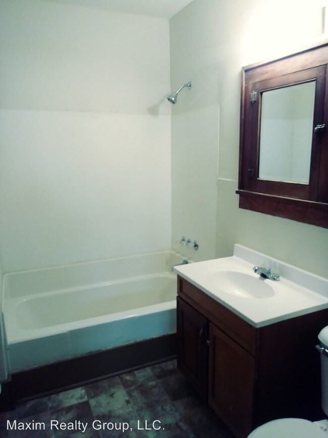 Building Photo - 4 br, 1.5 bath House - 1408 SHERWOOD AV