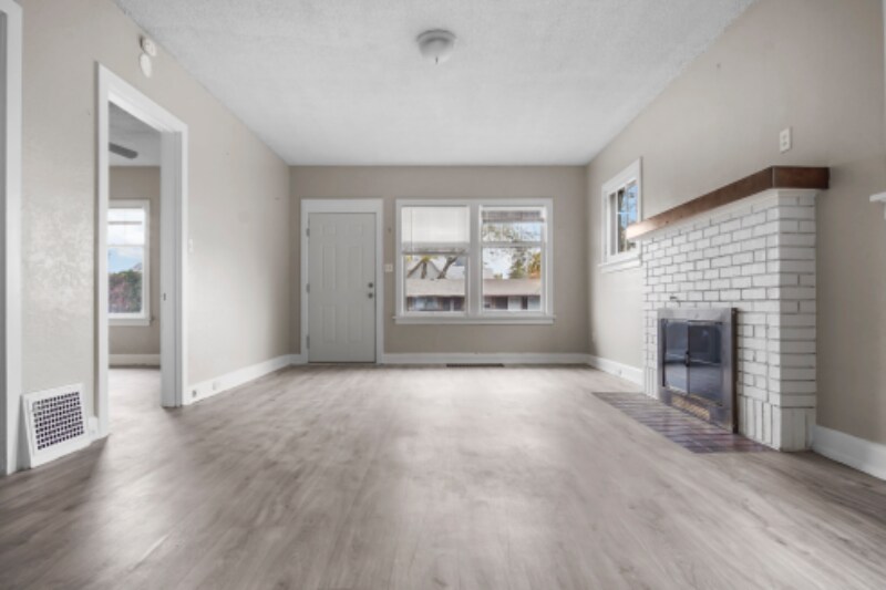 Primary Photo - 212 N 16th Ave