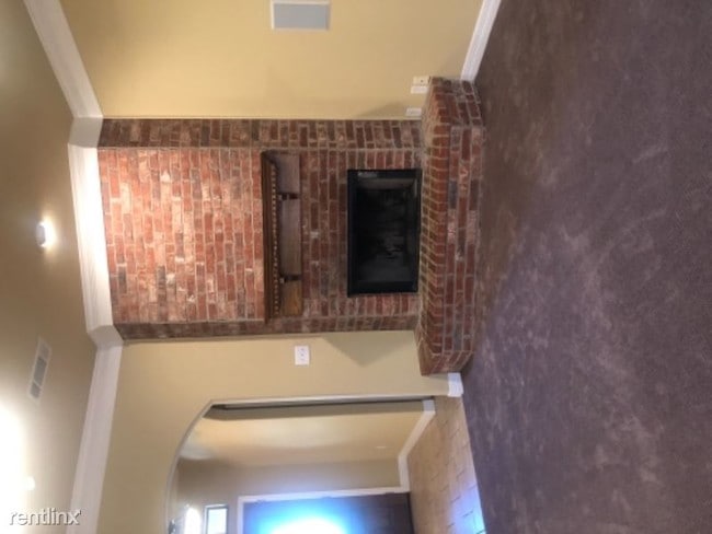 Building Photo - 4 br, 3 bath House - 327 S. Cedar Ridge Dr