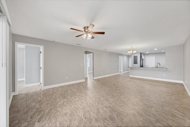 Foto del edificio - Duplex Unit For Rent In Port Charlotte