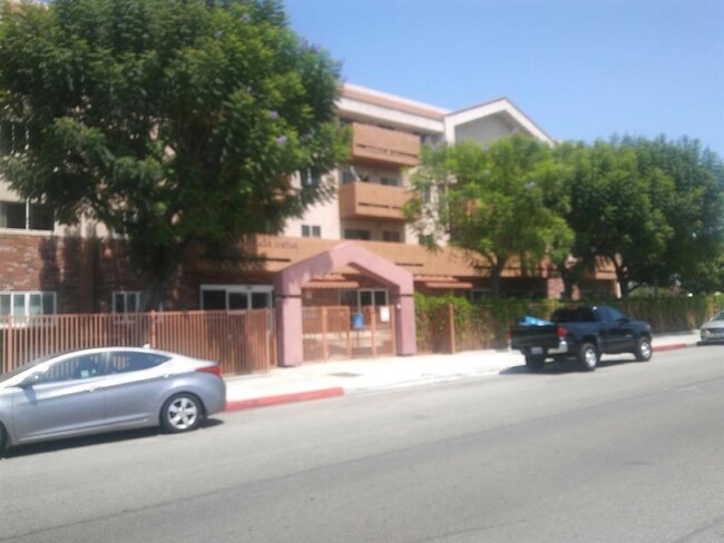 Building Photo - 14129 Adoree St