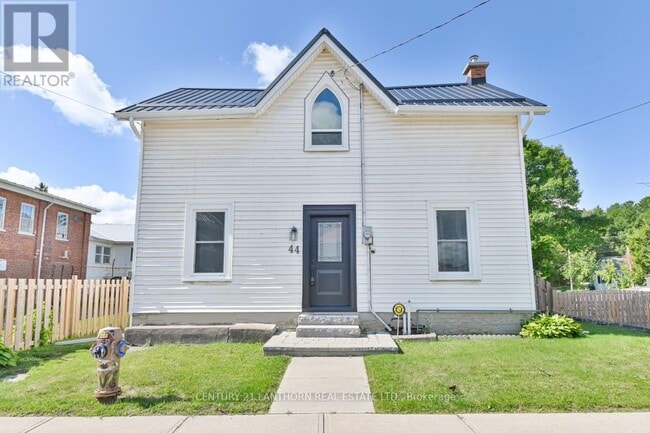 Building Photo - 44 Metcalf St