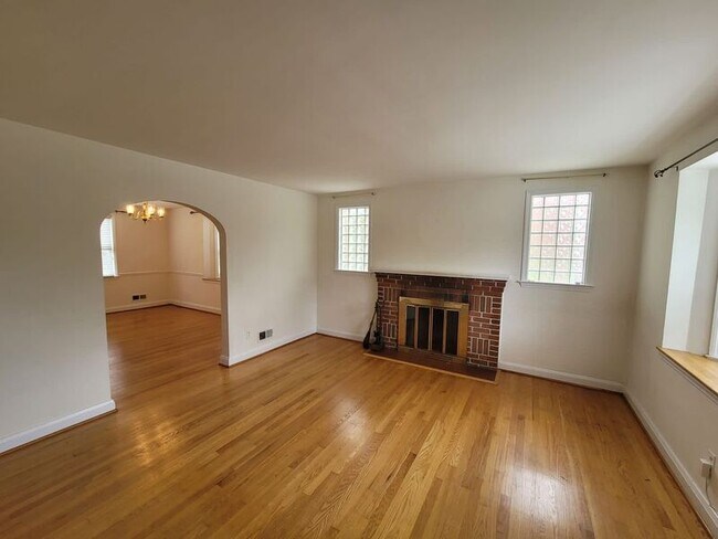 Foto del edificio - 8322 Loch Raven Blvd