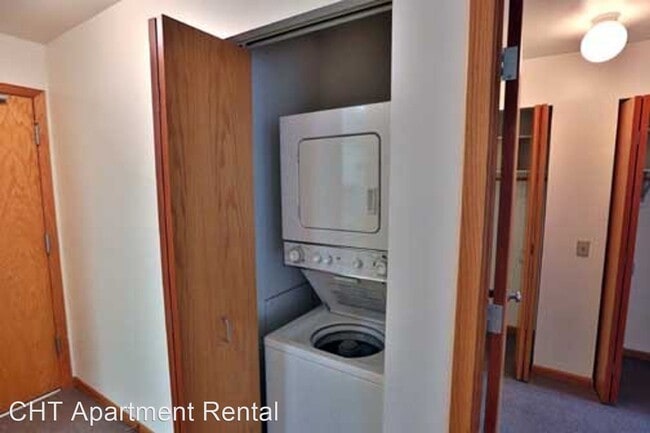 Building Photo - 1 br, 1 bath Apartment - 325 S. Hamilton St.