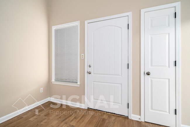 Building Photo - 1403 Hillsboro Ln