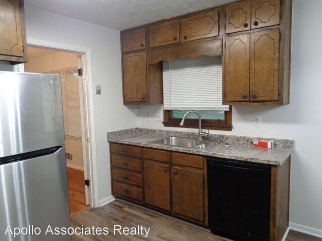 Building Photo - 4 br, 2.5 bath House - 2421 Poole Rd.