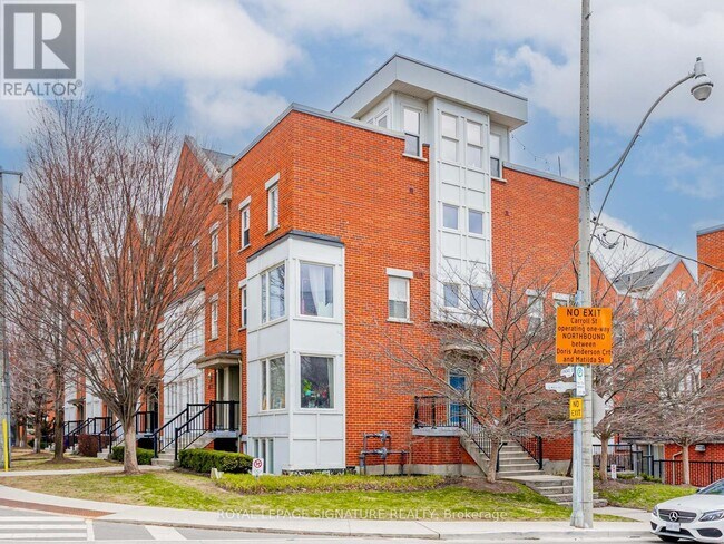 Photo du bâtiment - 817-817 Dundas St E