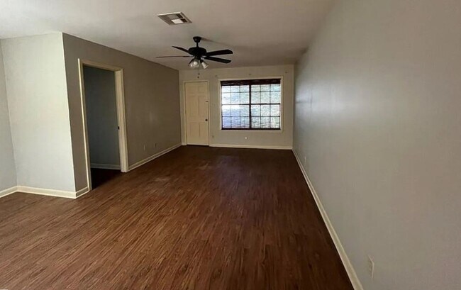 Foto del edificio - New Listing in a great location