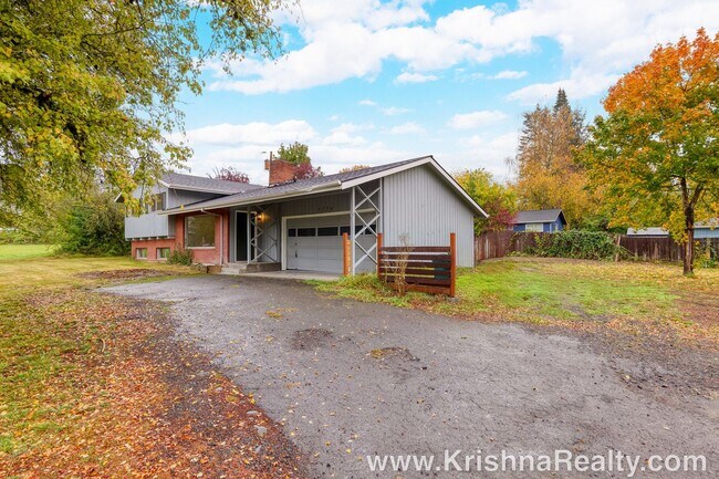 Foto del edificio - NEWLY RENNOVATED CHARMING MODERN 3BD* 2 BA...