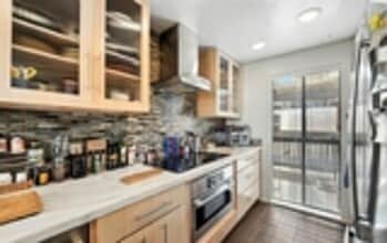 Building Photo - 7322 Marina Pacifica Dr N