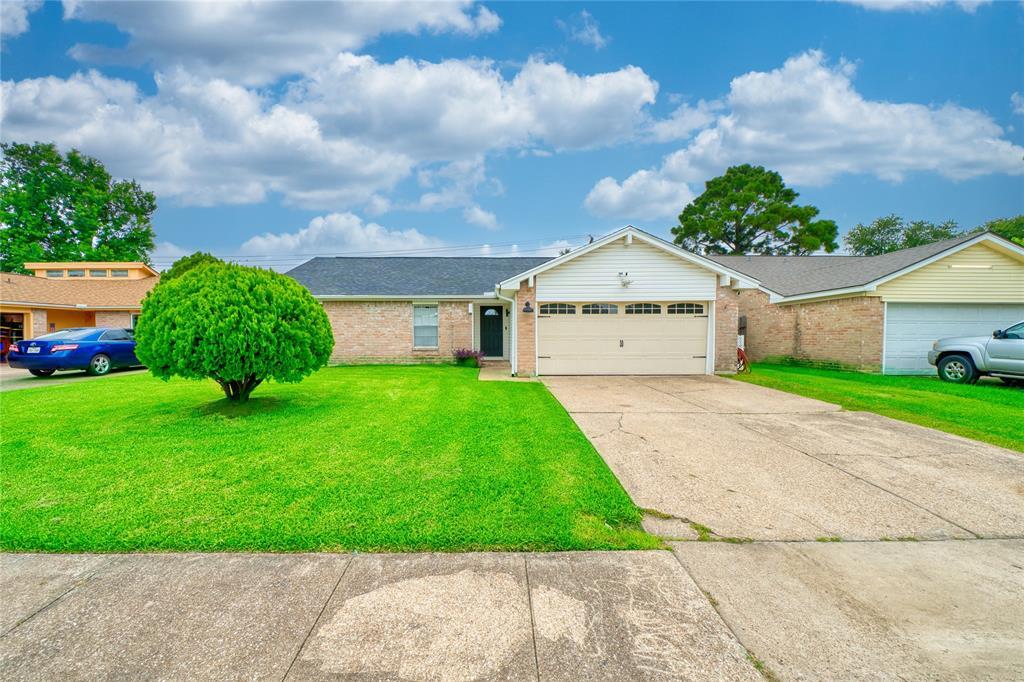 Foto principal - 1323 Oakengates Dr