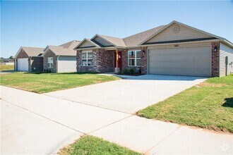 Building Photo - 1681 Forest Dr
