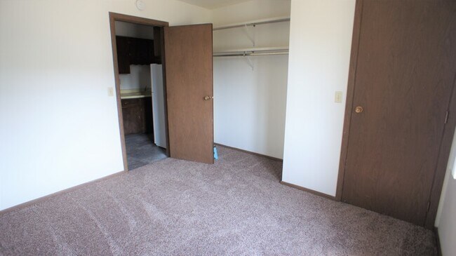 Foto del edificio - 1 Bedroom Lower Apartment Available May 1st!