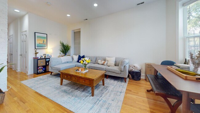 Foto del edificio - 3233 N Wilton Ave