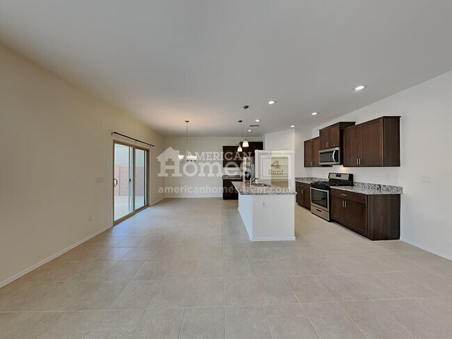Building Photo - 854 E Artesia Place