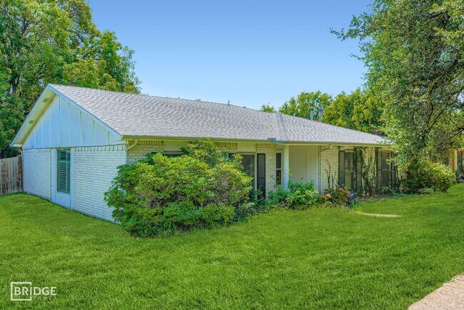 Foto del edificio - 11026 McCree Rd