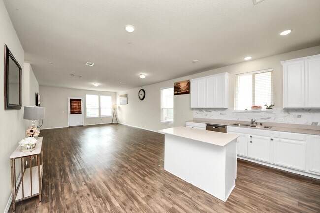 Foto del edificio - 25827 Kinship Ct