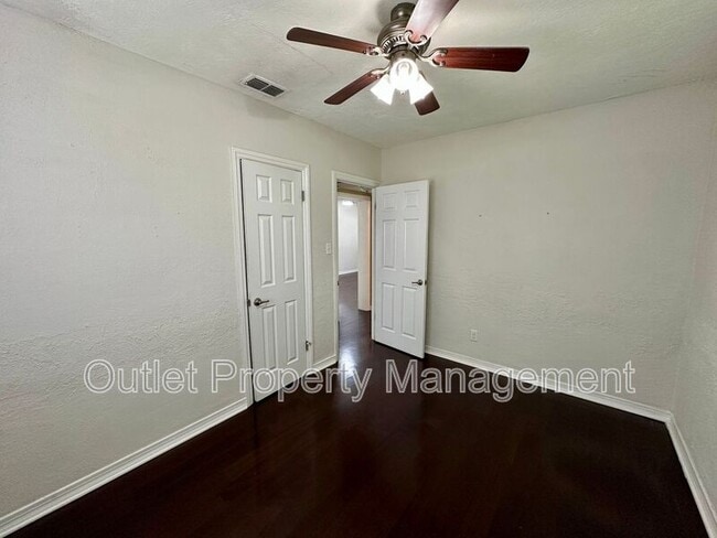 Building Photo - 711 S Hampton Ave