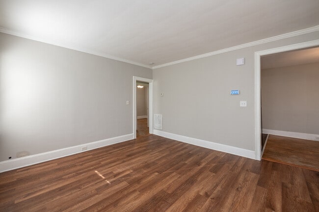 Building Photo - 1095 Deckner Ave SW